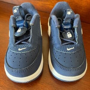 NEW ADORABLE NIKE BABY TENNIS SHOE 4C BLUE